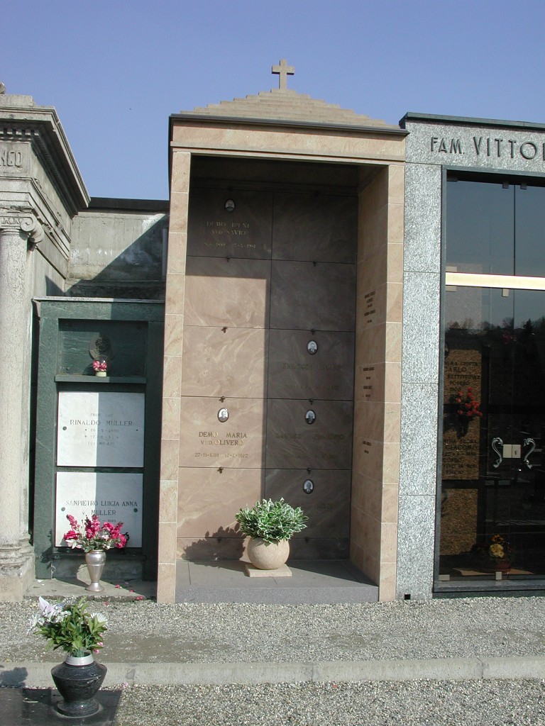 Edicola funeraria privata in pietra Santa Fiora e porfido